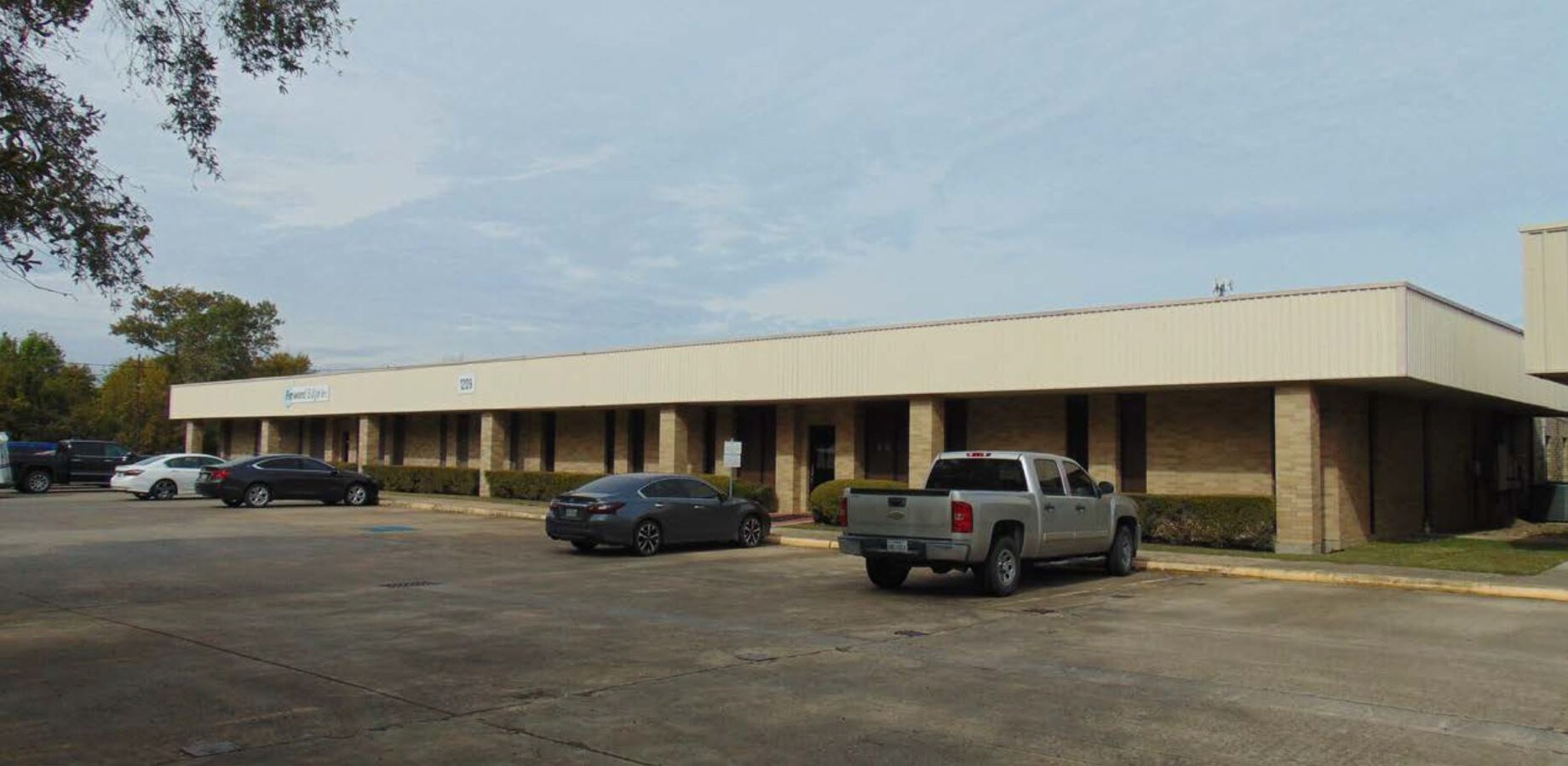 Building Complex on Genoa Red Bluff Pasadena, TX for Sale