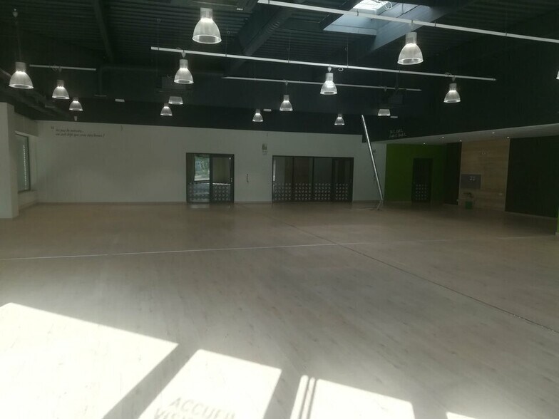 Retail in Avignon for lease - Interior Photo - Image 3 of 5