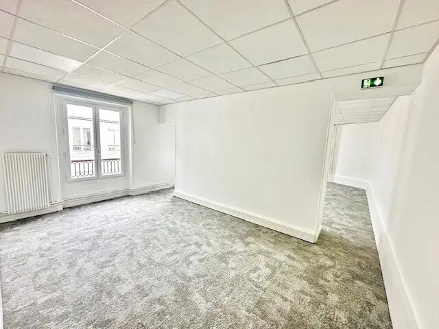 Office in Paris for lease - Building Photo - Image 3 of 15