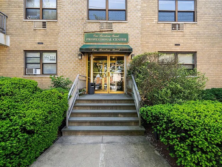 1 Barstow Rd, Great Neck, NY for sale - Primary Photo - Image 1 of 1