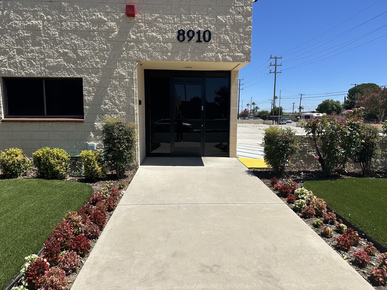 8910 Quartz Ave, Northridge, CA for lease - Building Photo - Image 3 of 20