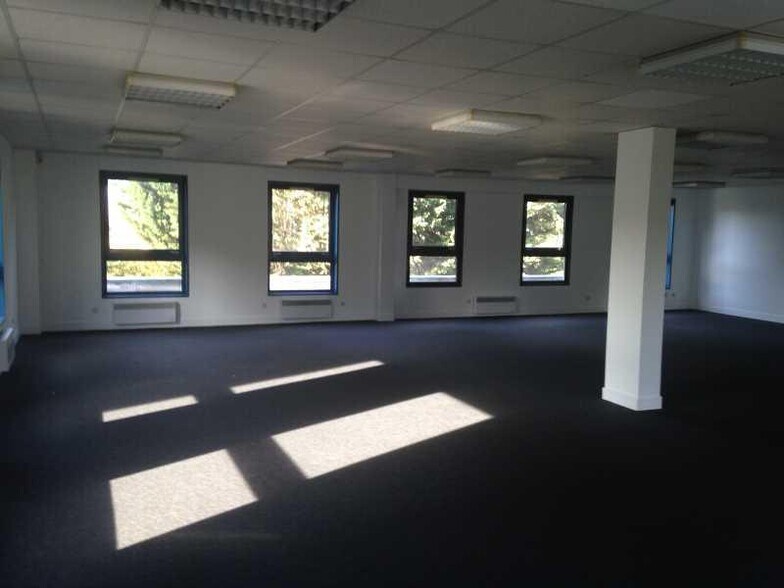 Office in Ris-Orangis for lease - Interior Photo - Image 2 of 3