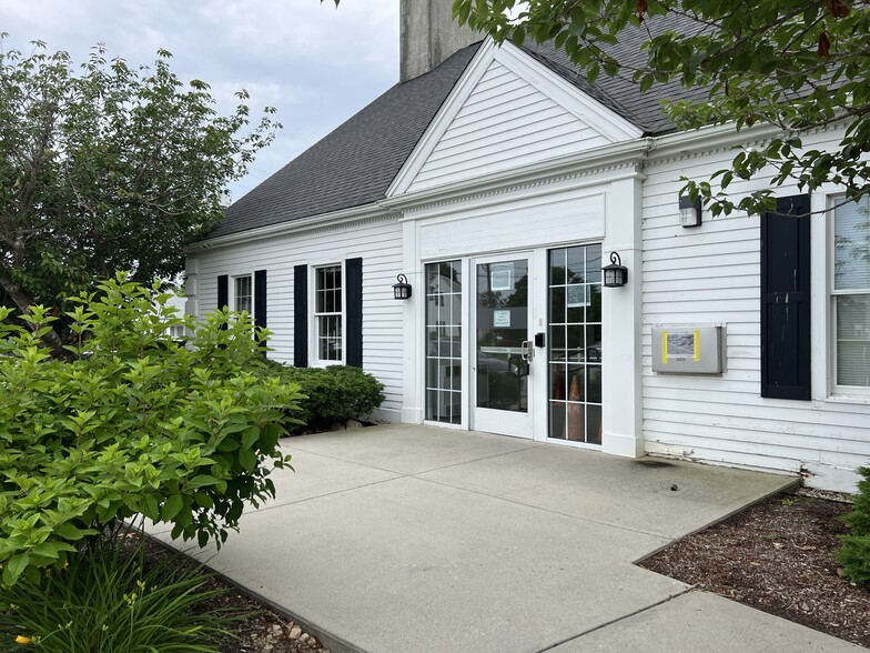 291 Barnstable Rd, Hyannis, MA for sale - Building Photo - Image 1 of 7