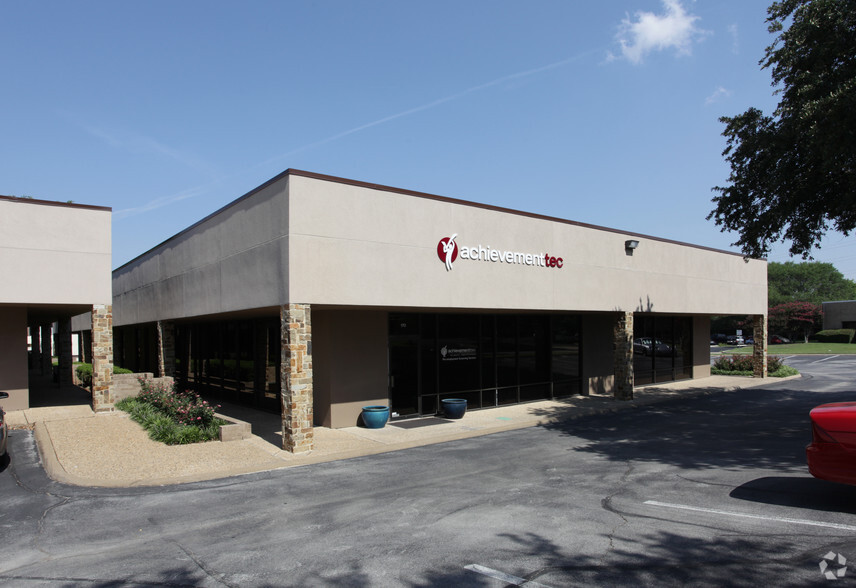 4220 Proton Rd, Dallas, TX for lease - Building Photo - Image 2 of 2