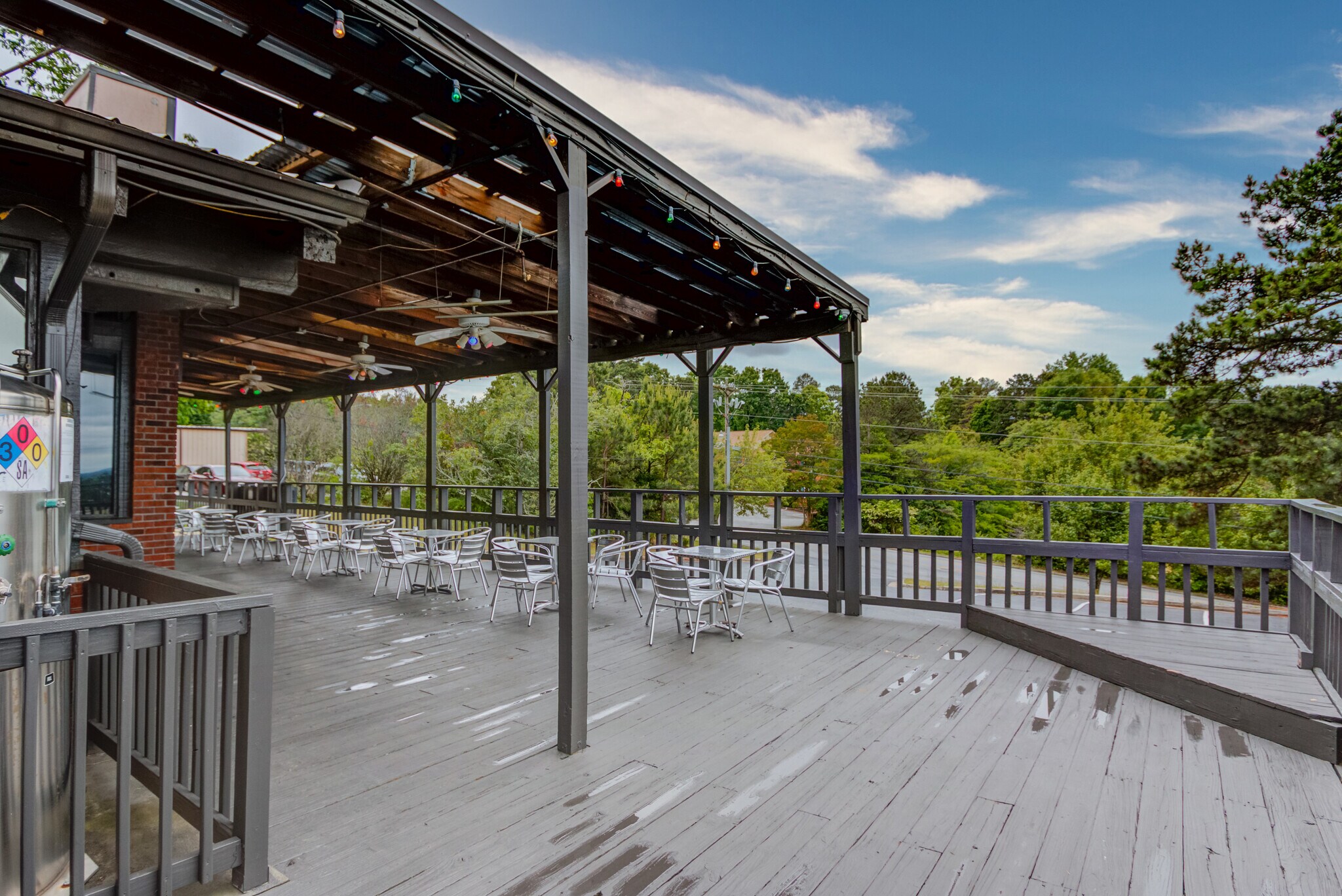 2166 Highpoint Rd, Snellville, GA 30078 East Side Grill