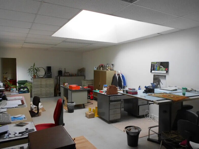 115 Rue De Curembourg, Fleury-les-Aubrais for lease - Interior Photo - Image 2 of 9