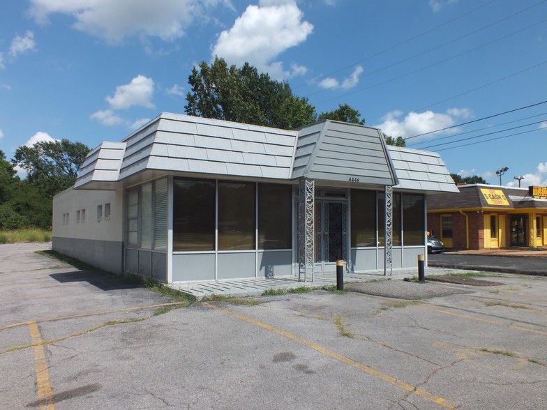 4446 Elvis Presley Blvd, Memphis, TN for sale - Building Photo - Image 1 of 10