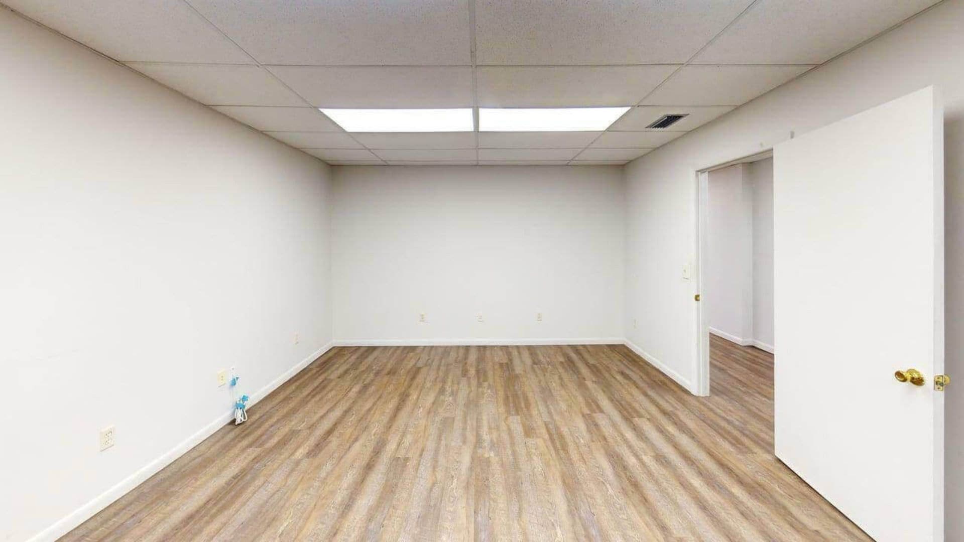 231-235 Beach Dr, Panama City, FL for lease Interior Photo- Image 1 of 6