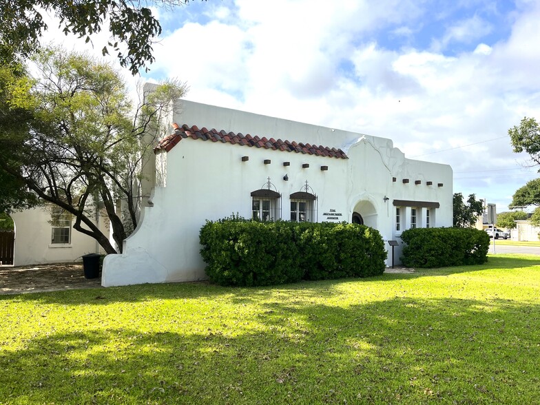 233 W Twohig Ave, San Angelo, TX for sale - Building Photo - Image 2 of 15