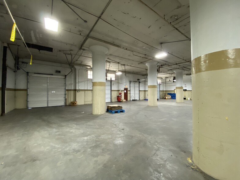 2243 S Throop St, Chicago, IL for lease - Building Photo - Image 3 of 6