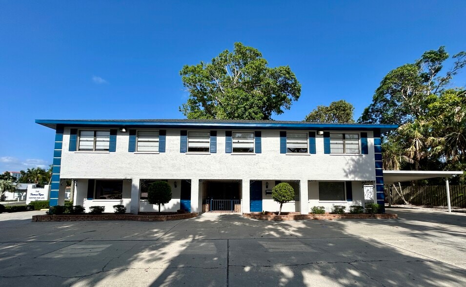 2027 Manatee Ave, Bradenton, FL for sale - Building Photo - Image 1 of 1