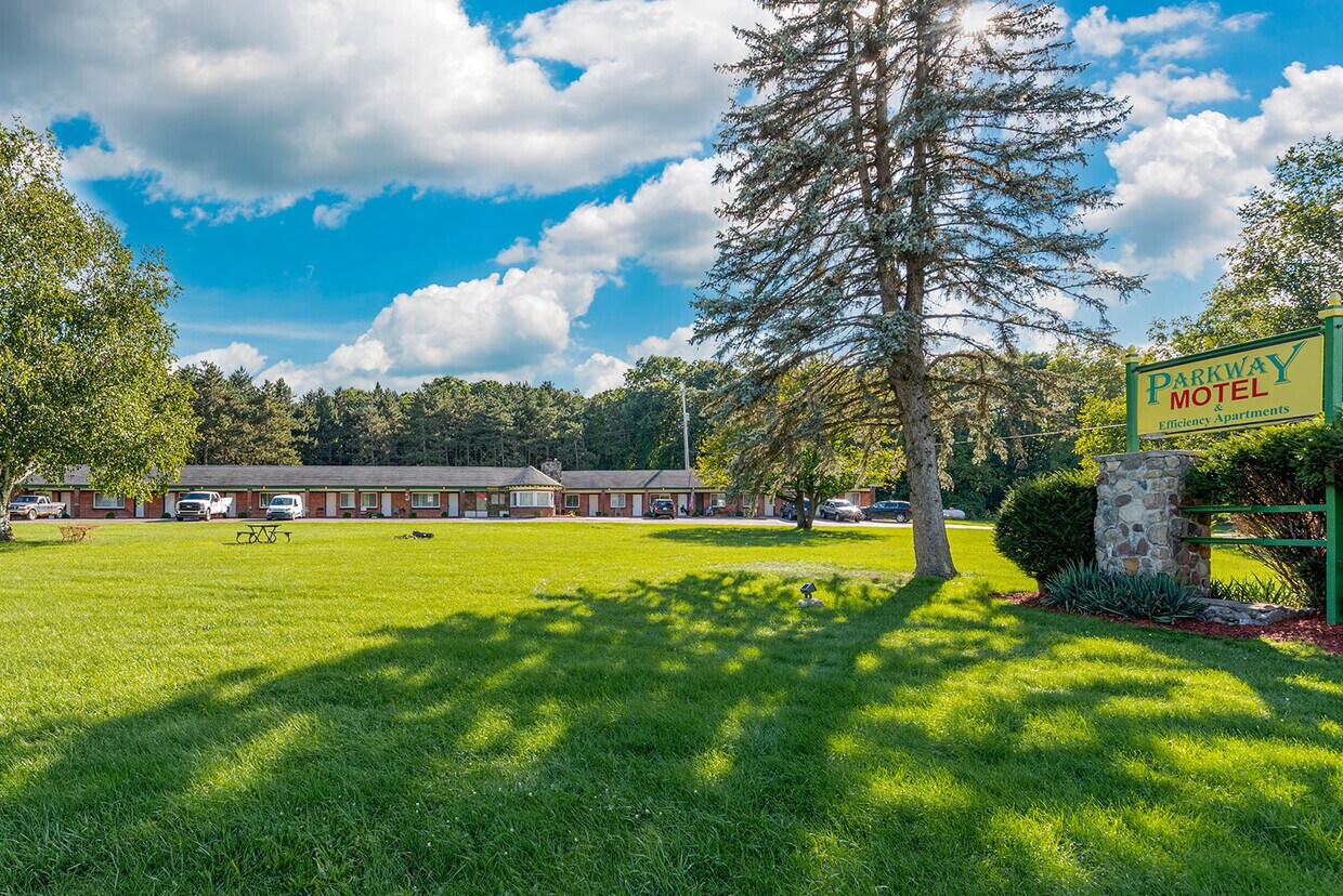 16200 Dixie Hwy, Davisburg, MI 48350 Parkway Efficiency Apartments