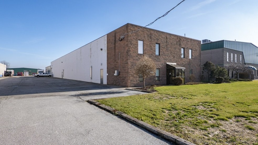 5160 Ure St, Tecumseh, ON for sale - Primary Photo - Image 1 of 1