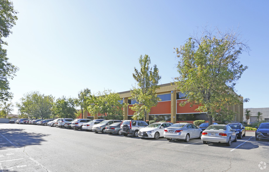 1300 White Oaks Rd, Campbell, CA for lease - Building Photo - Image 3 of 8