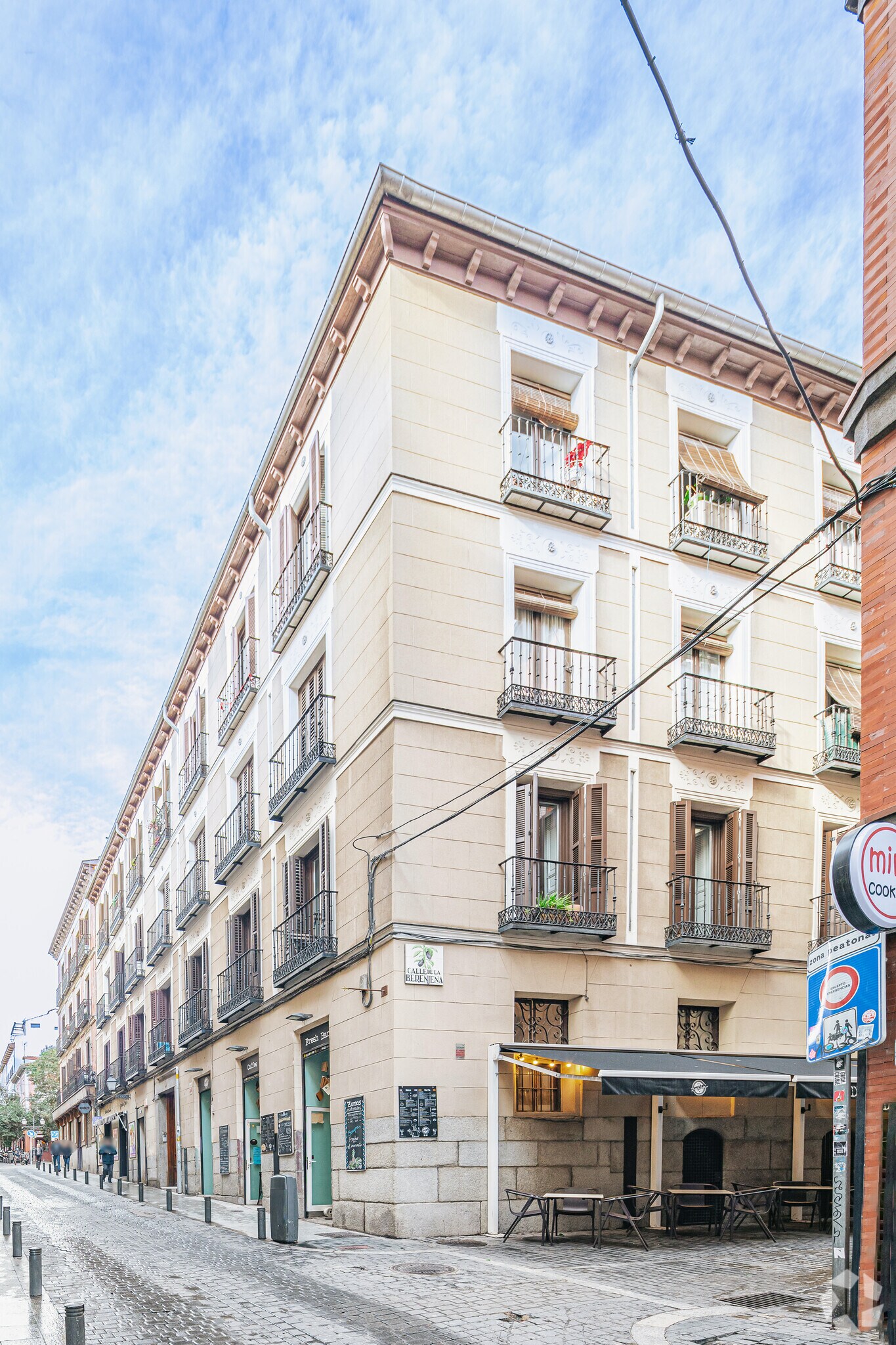Calle Moratín, 39, Madrid, Madrid for sale Primary Photo- Image 1 of 1