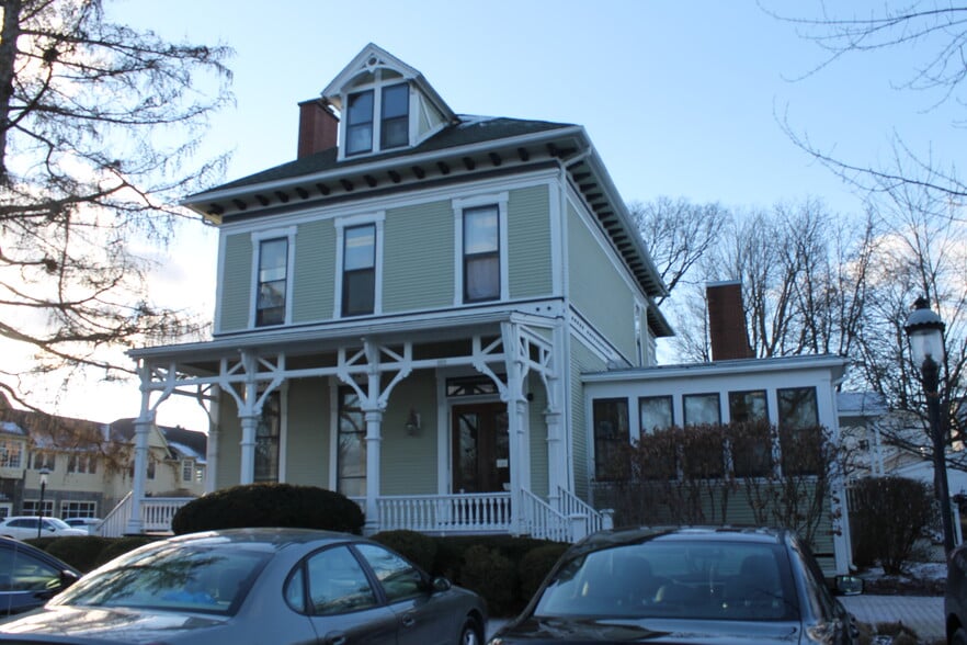 215 Fulton St, Geneva, IL for lease - Primary Photo - Image 1 of 14