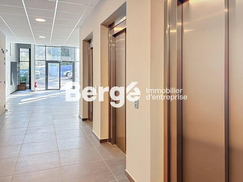 Office in SOPHIA ANTIPOLIS for lease - Building Photo - Image 2 of 8