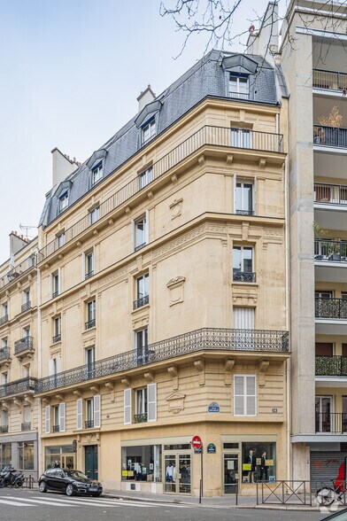 Retail in Paris for lease - Building Photo - Image 2 of 2