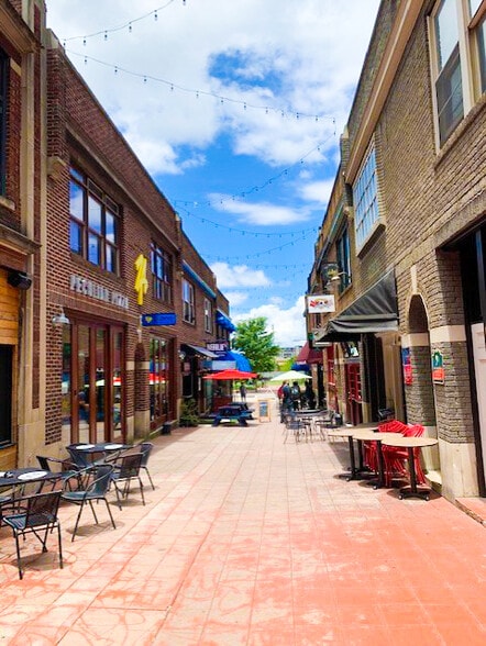 125-137 Brevard Ct, Charlotte, NC for lease - Building Photo - Image 2 of 6