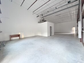 8769 West Ln, Magnolia, TX for lease Interior Photo- Image 2 of 9