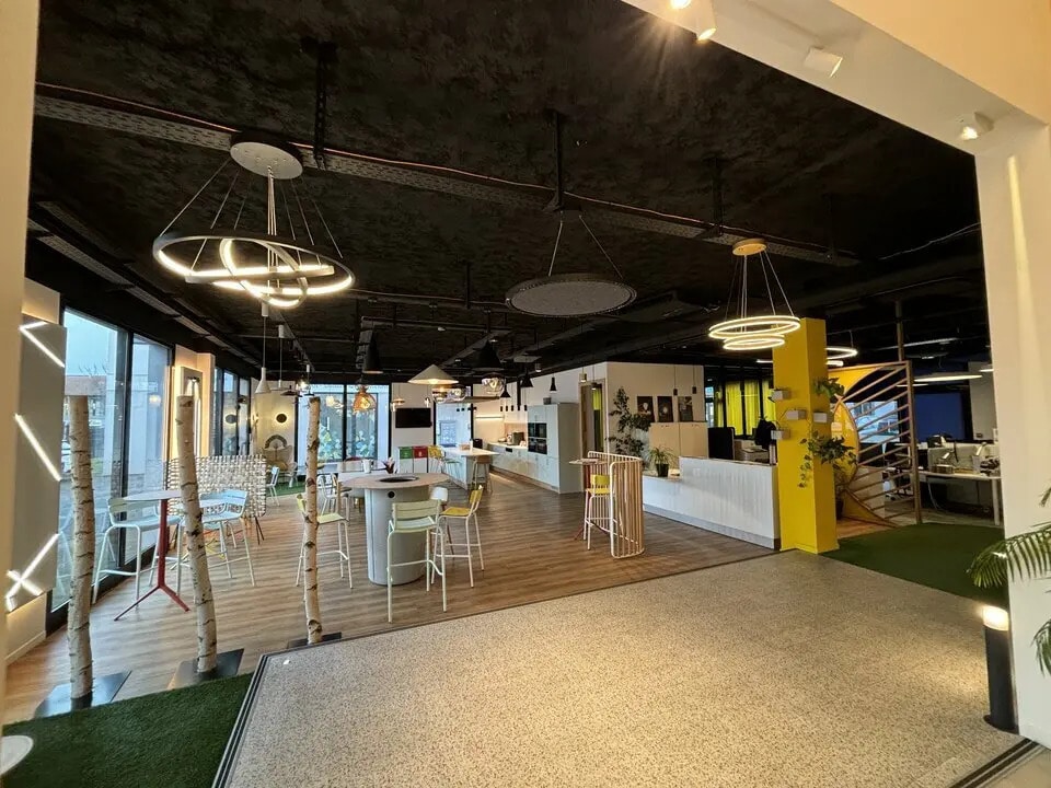 Flex in Limas for lease Interior Photo- Image 1 of 9