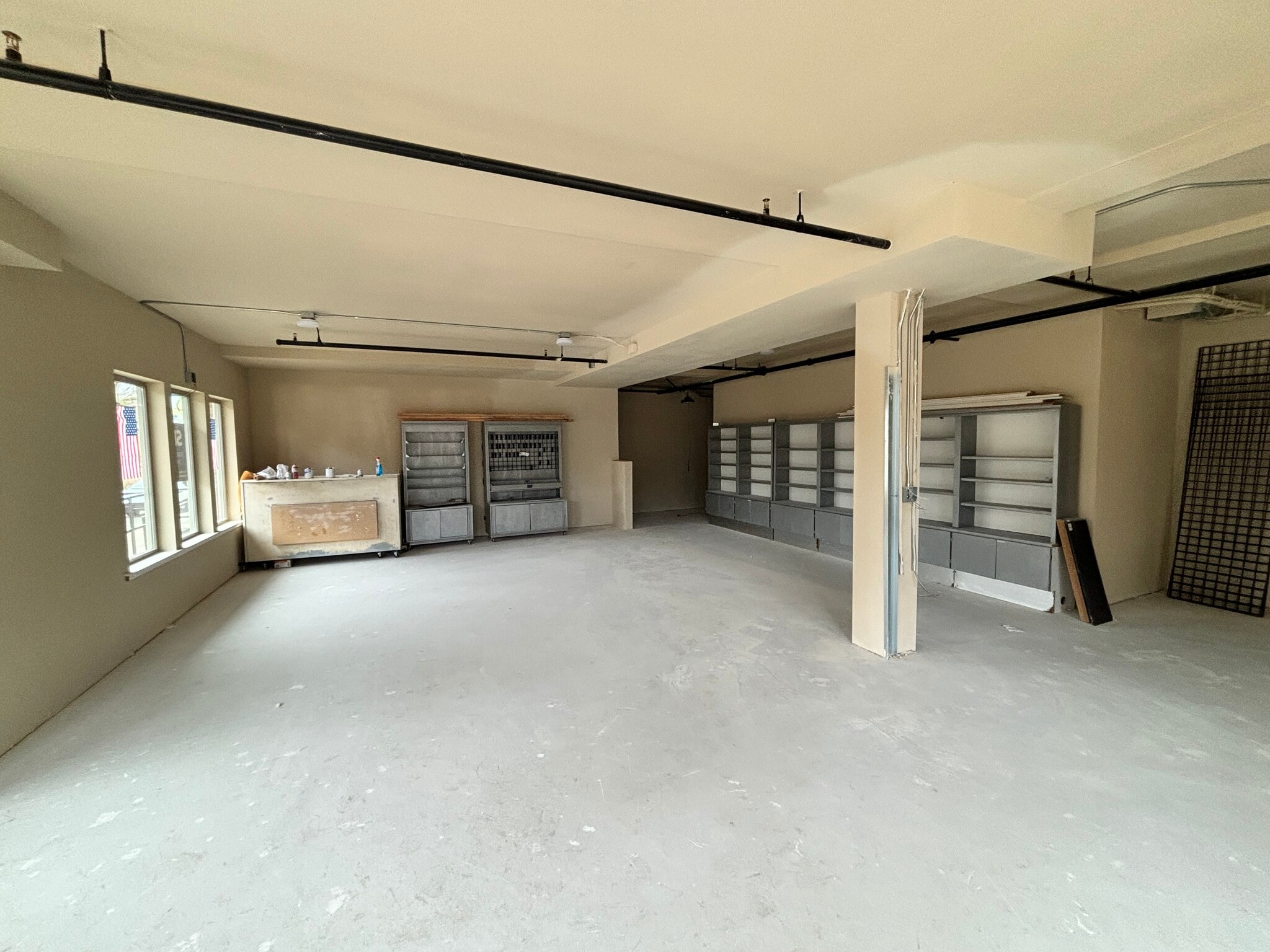 107 C Street, Independence, OR for lease Interior Photo- Image 1 of 15