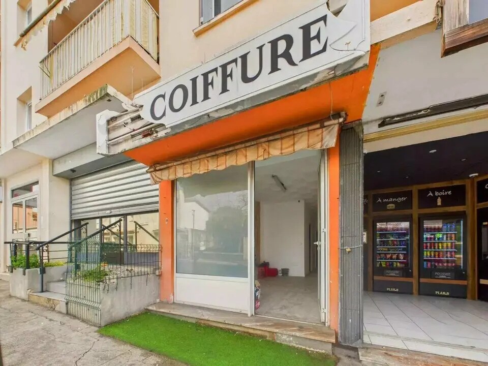 Retail in Vallauris for lease Building Photo- Image 1 of 3