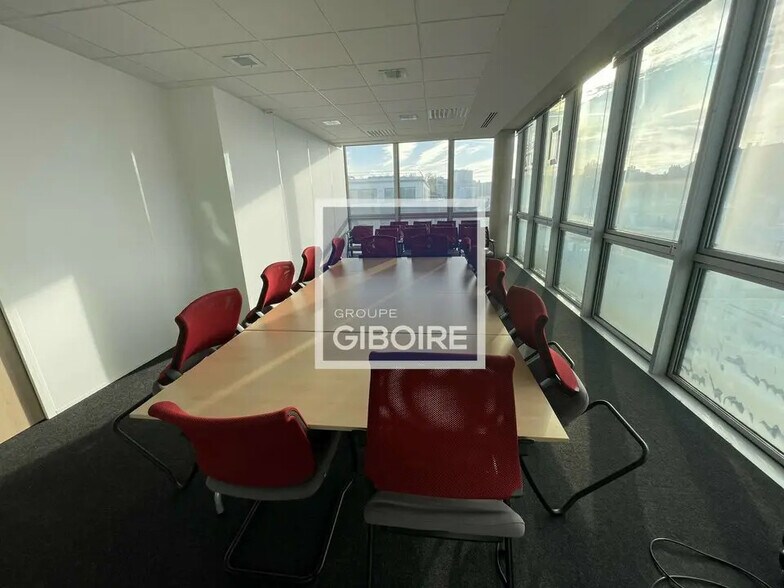 Office in Angers for lease - Building Photo - Image 3 of 6