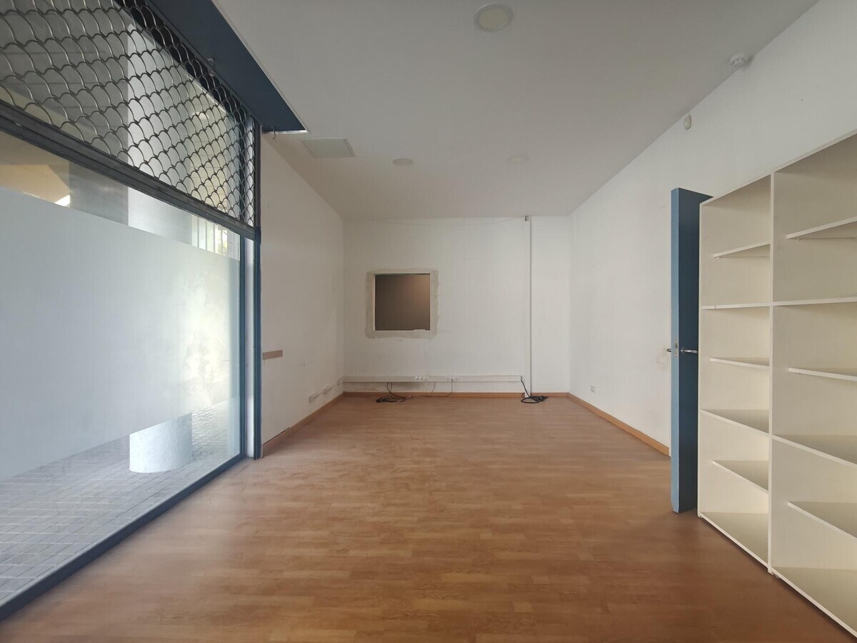 Barcelona, BAR 08005 - Unit Es 9 Pt 01 -  - Interior Photo - Image 1 of 21