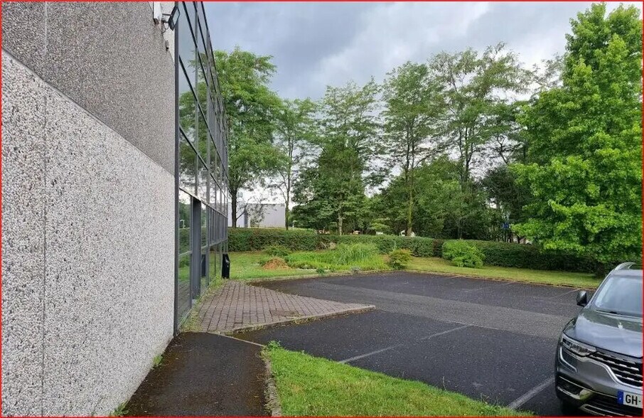 Flex in Bondues for lease - Building Photo - Image 3 of 3