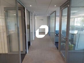 Office in Issy-les-Moulineaux for lease Interior Photo- Image 1 of 6