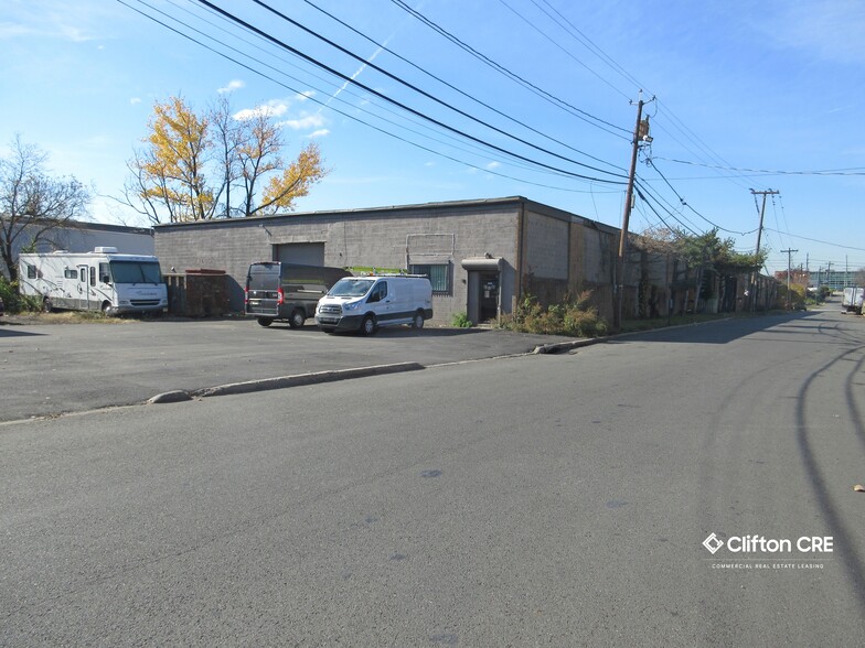 216 Avenue A, Carlstadt, NJ for lease - Building Photo - Image 3 of 13