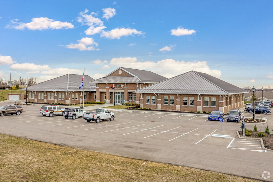 5021 Winners Circle Dr, Liberty Twp, OH for sale - Primary Photo - Image 1 of 1