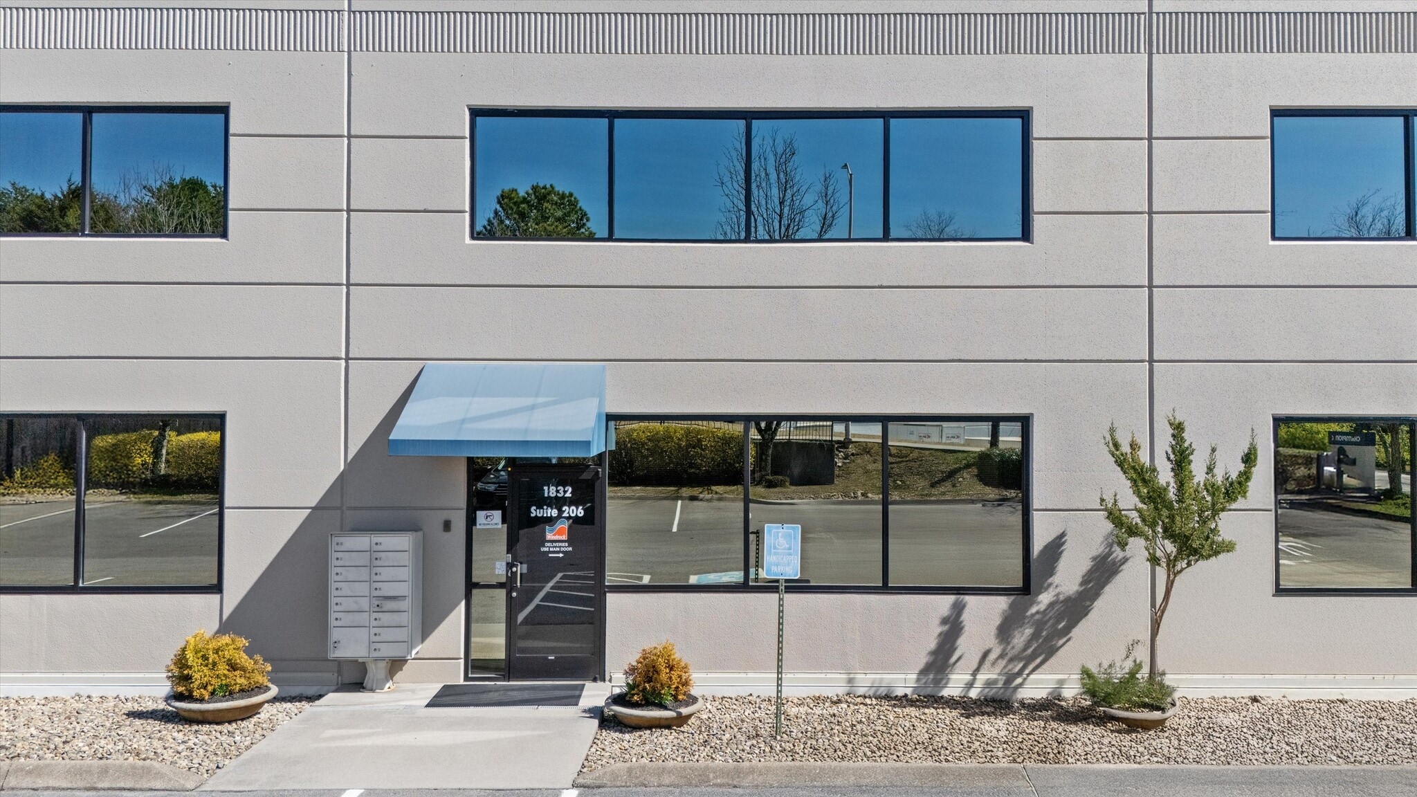 1832 Midpark Rd, Knoxville, TN for lease Building Photo- Image 1 of 17