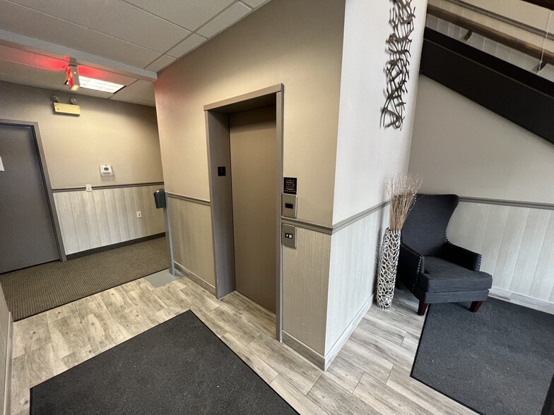 21 Old Main St, Fishkill, NY for lease - Interior Photo - Image 2 of 10