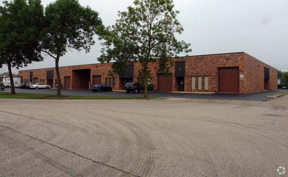 830 Seton Ct, Wheeling, IL for lease - Primary Photo - Image 1 of 5