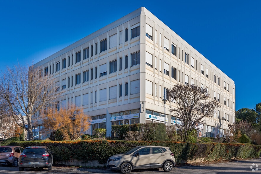 485 Rue Marcellin Berthelot, Aix-en-Provence for sale - Building Photo - Image 2 of 13