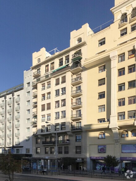 Multifamily in Madrid, Madrid for sale - Primary Photo - Image 1 of 1