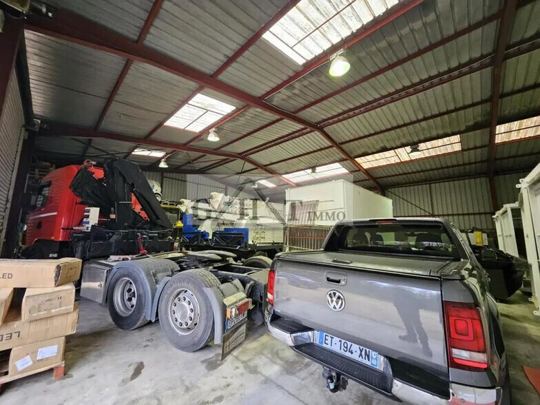 Industrial in Grisy-Suisnes for lease - Building Photo - Image 1 of 2