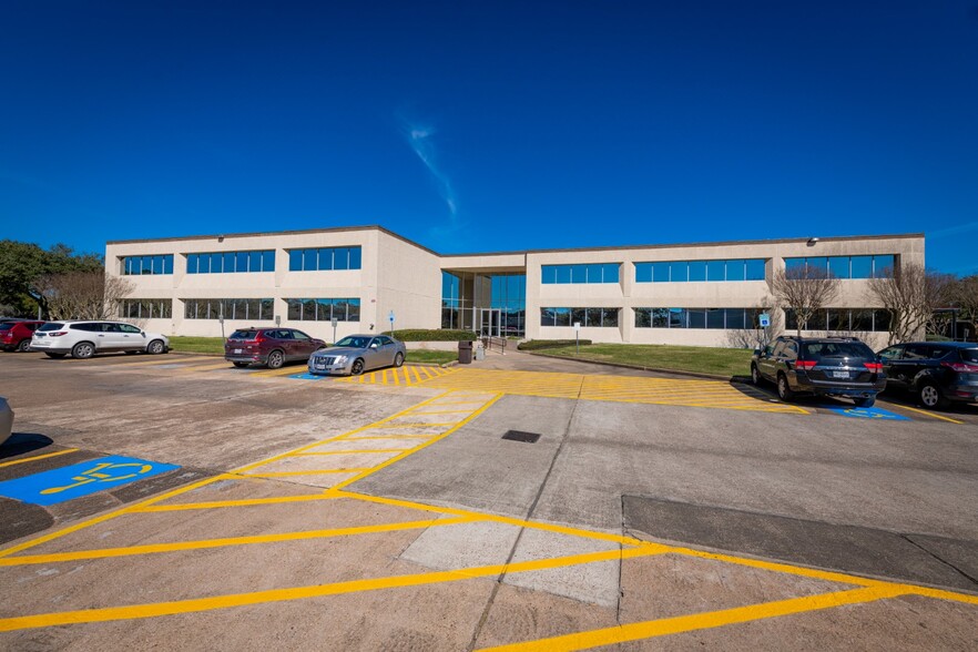 2222 Bay Area Blvd, Houston, TX for sale - Building Photo - Image 3 of 14