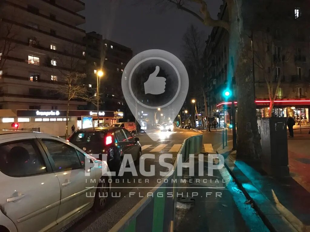 Retail in Paris for lease Building Photo- Image 1 of 7