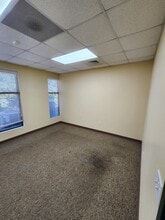 302 Davis Grove Cir, Cary, NC for lease Interior Photo- Image 2 of 5
