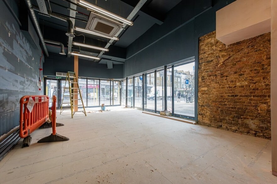 187 Seven Sisters Rd, London for lease - Interior Photo - Image 2 of 4