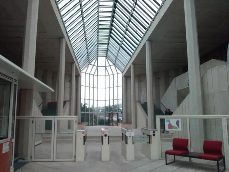 Office in CANNES-LA-BOCCA for lease - Interior Photo - Image 1 of 2