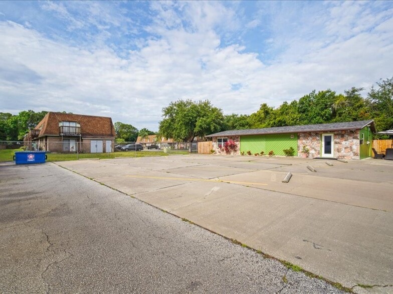 1452 Bellaire Ln NE, Palm Bay, FL for sale - Building Photo - Image 2 of 28