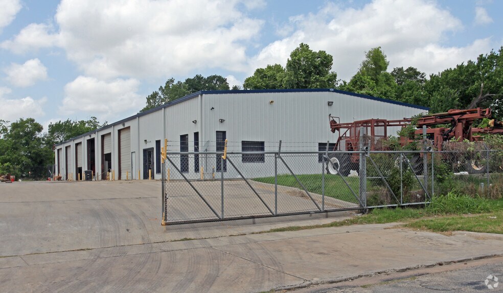 904 W Tidwell Rd, Houston, TX for lease - Building Photo - Image 2 of 51