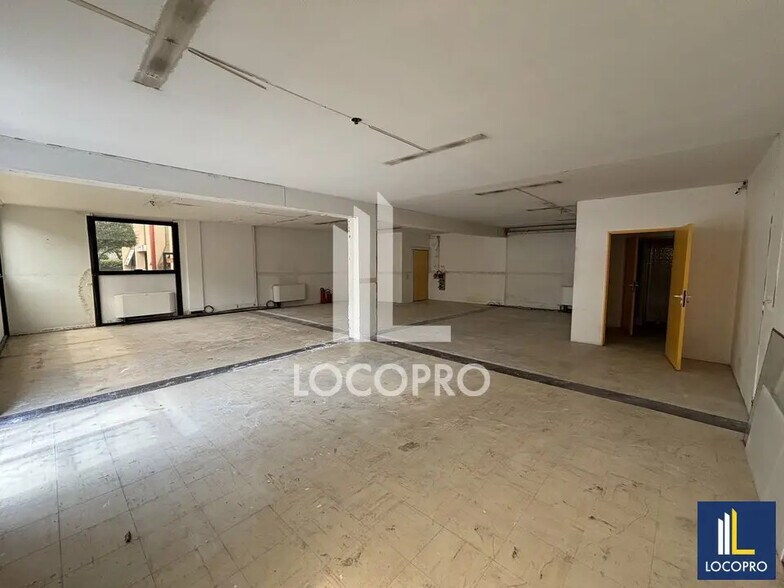 Office in Saint-Laurent-du-Var for lease - Interior Photo - Image 2 of 7