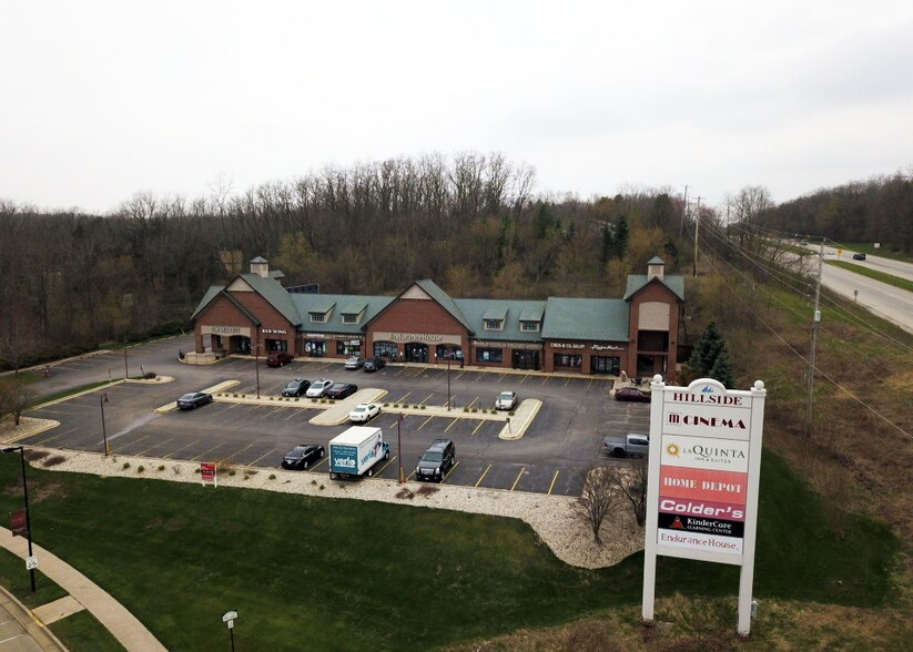 2728-2744 Hillside Dr, Delafield, WI for sale - Primary Photo - Image 1 of 1