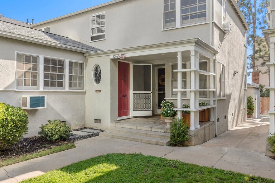 10366 Ashton Ave, Los Angeles, CA for sale - Building Photo - Image 2 of 19