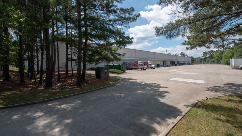 7000 Cobb International Blvd, Kennesaw, GA for lease - Building Photo - Image 2 of 9